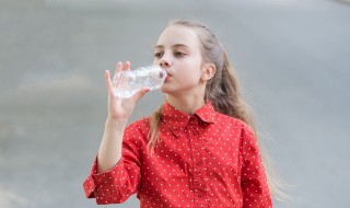 怎么挑水杯，怎么拿水杯正確