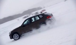 雪天開車注意事項有哪些 怎么消除車上的冰塊