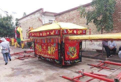 參加葬禮女士著裝 女士參加葬禮穿什么顏色衣服可以穿裙子嗎
