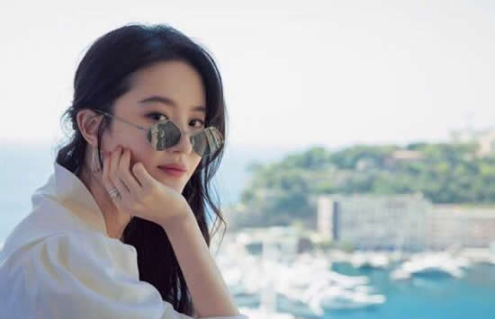 劉亦菲怎么入的美國籍 劉亦菲什么時候改的國籍