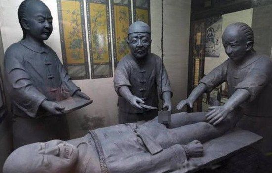 太監是割蛋還是割雞 閹的時候是割哪里全部切掉嗎