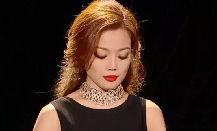 容祖兒春卷事件是怎么回事 夾斷春卷是什么意思