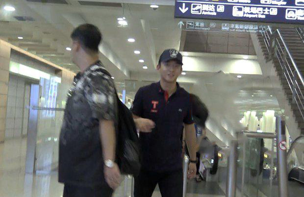 鄭愷被封為超配合藝人！遇鏡頭微笑回應
