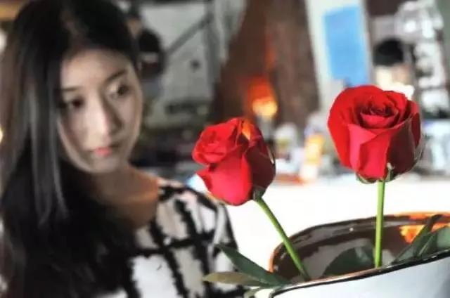 與相親女相處了三個月，期間基本每周出去一次，大部分時間是我出錢，她出過兩次吃飯錢，關系沒進展，怎么辦？