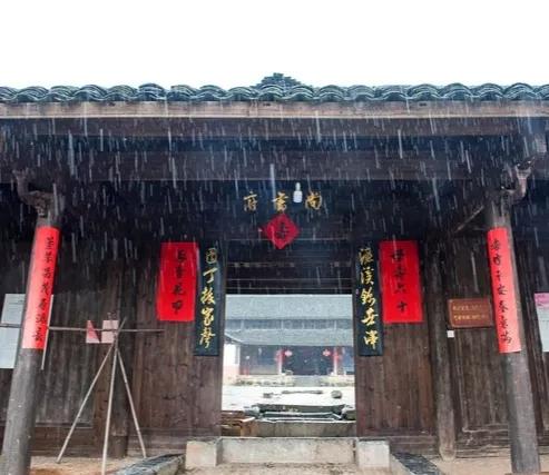 對聯非要掛在門上嗎？