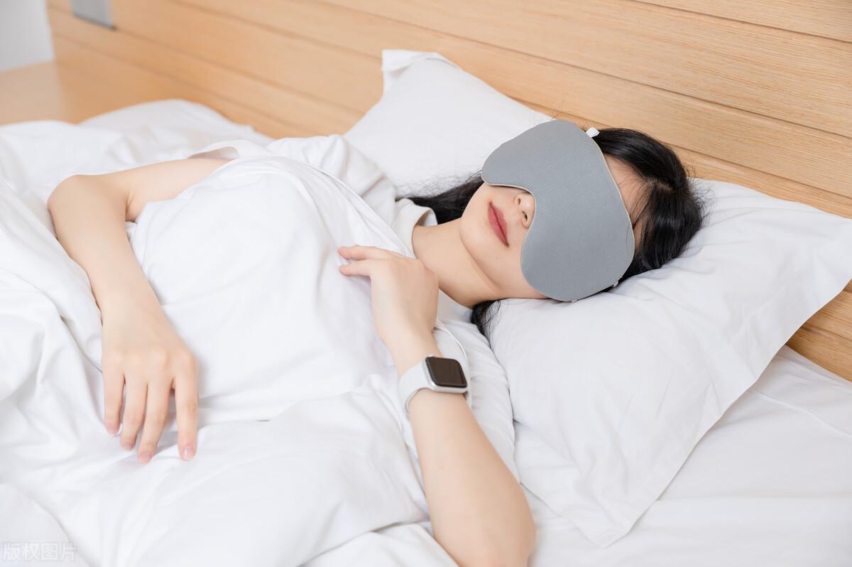 網友熱議：8小時睡眠論可能是錯的！