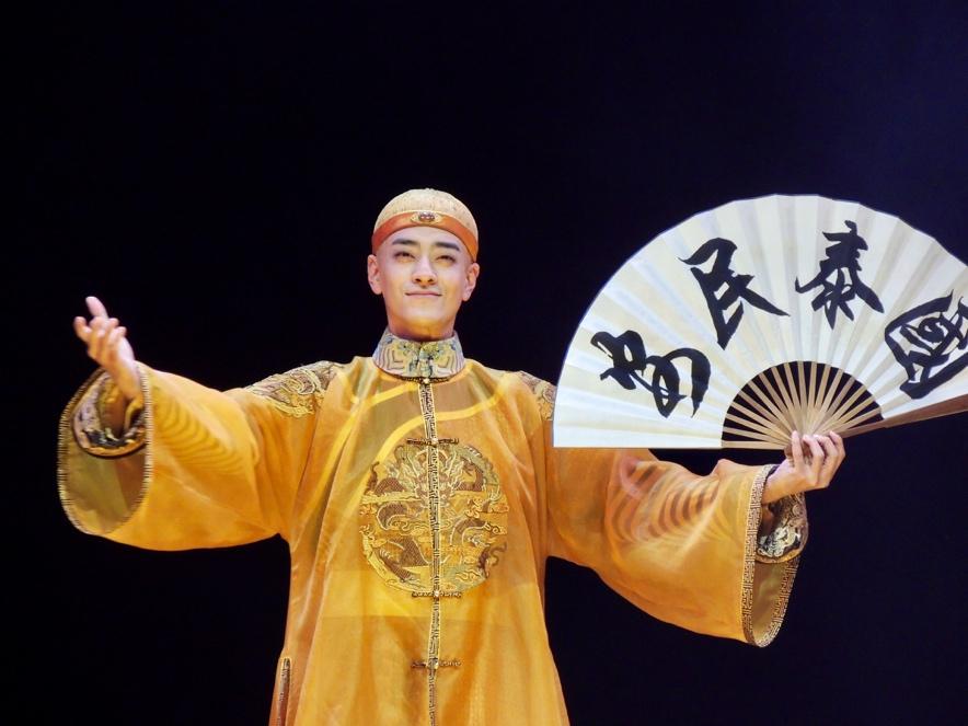 鄭云龍話劇一票難求 90后女孩打飛的追劇：感謝媽媽感謝大麥網