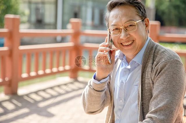 在位時不待見你的領導，退休后卻經常找你辦事，該怎么辦？