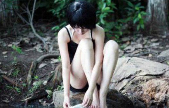 阿寧死了還是沒死變成了蛇母嗎 她在哪里死的