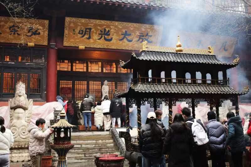 中聽 - 年輕人為何愛上瘋狂星期“寺”？