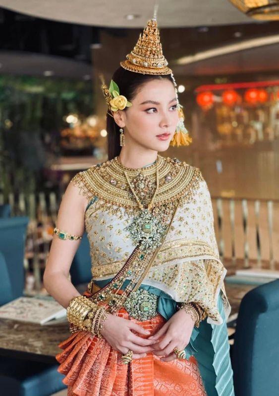 在俄羅斯給美女導游200元，能享受到什么樣的服務？游客：超值