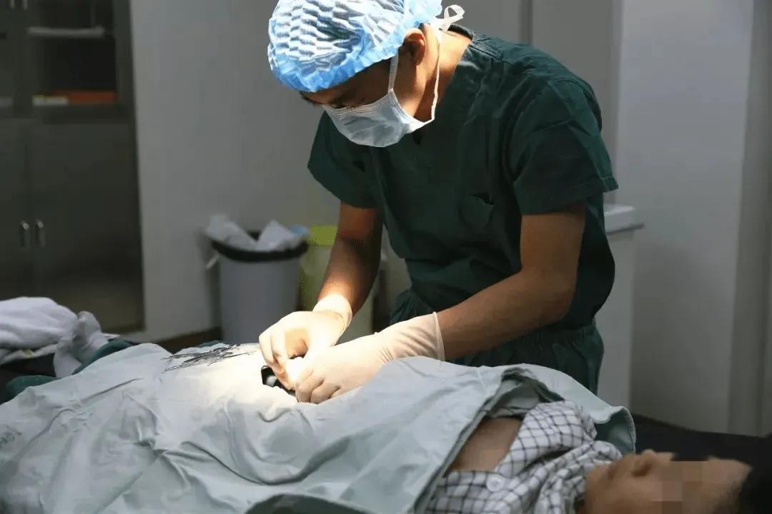 小伙兒割包皮被反復收費12000，一怒之下捅死主刀醫生