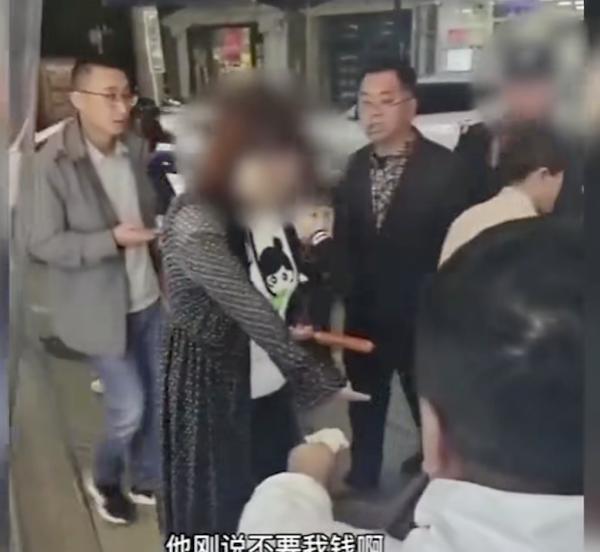 “烤腸一根3元兩根5元”不可以嗎？女子怎么報警了呢？