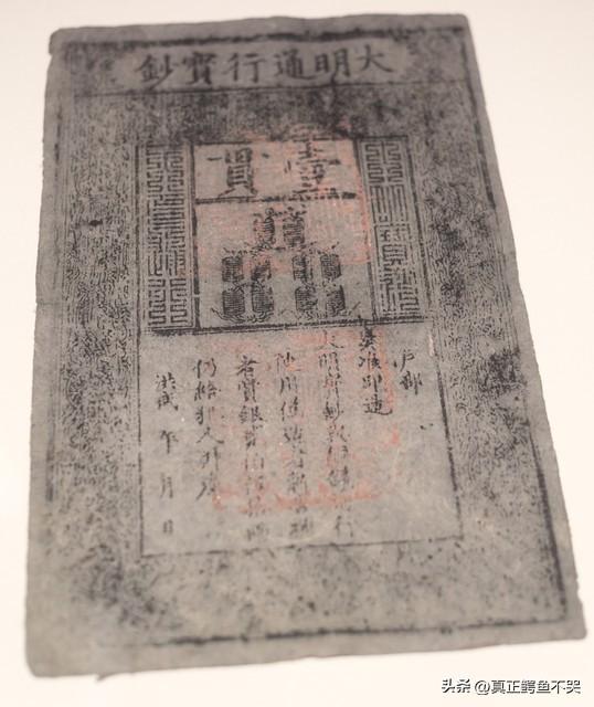 若蝙蝠俠出生在古代靠考官當偵探破案能做到年入百銀名垂青史嗎？