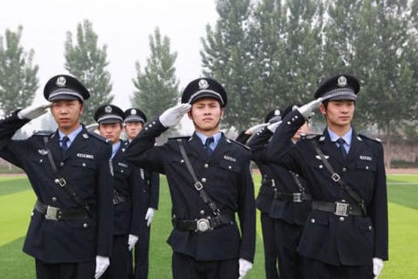 警方掃黃一床四女 如今事情曝光該著急了吧