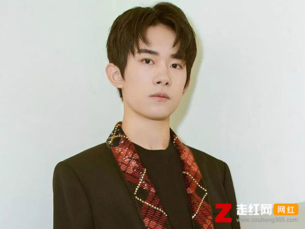 易烊千璽家境如何，起底易烊千璽父母是做什么的