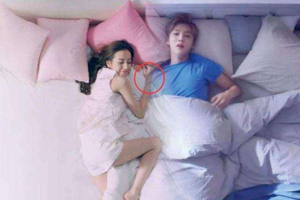 鹿晗解迪麗熱巴胸衣怎么回事 吻戲故意不用替身太心機