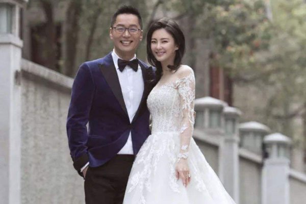 袁巴元前妻是誰有錢嗎 圈外人婚姻反正不怎么好