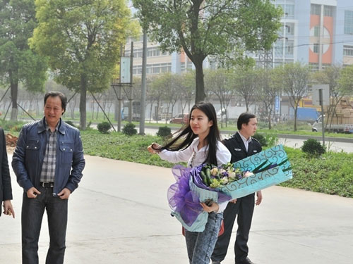楊采鈺和陳金飛電梯激吻視頻(陳金飛 楊采鈺 視頻)