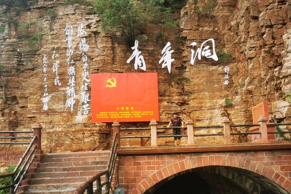 紅旗渠簡介及圖片 是誰帶頭修建的哪年開工哪年竣工的