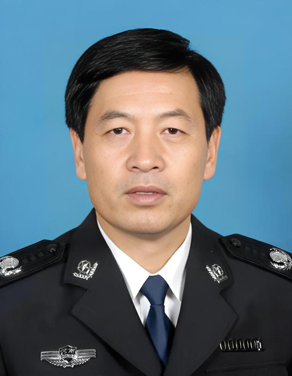 秦玉海：斂財2086萬，攪亂警局，權色交易，被判13年