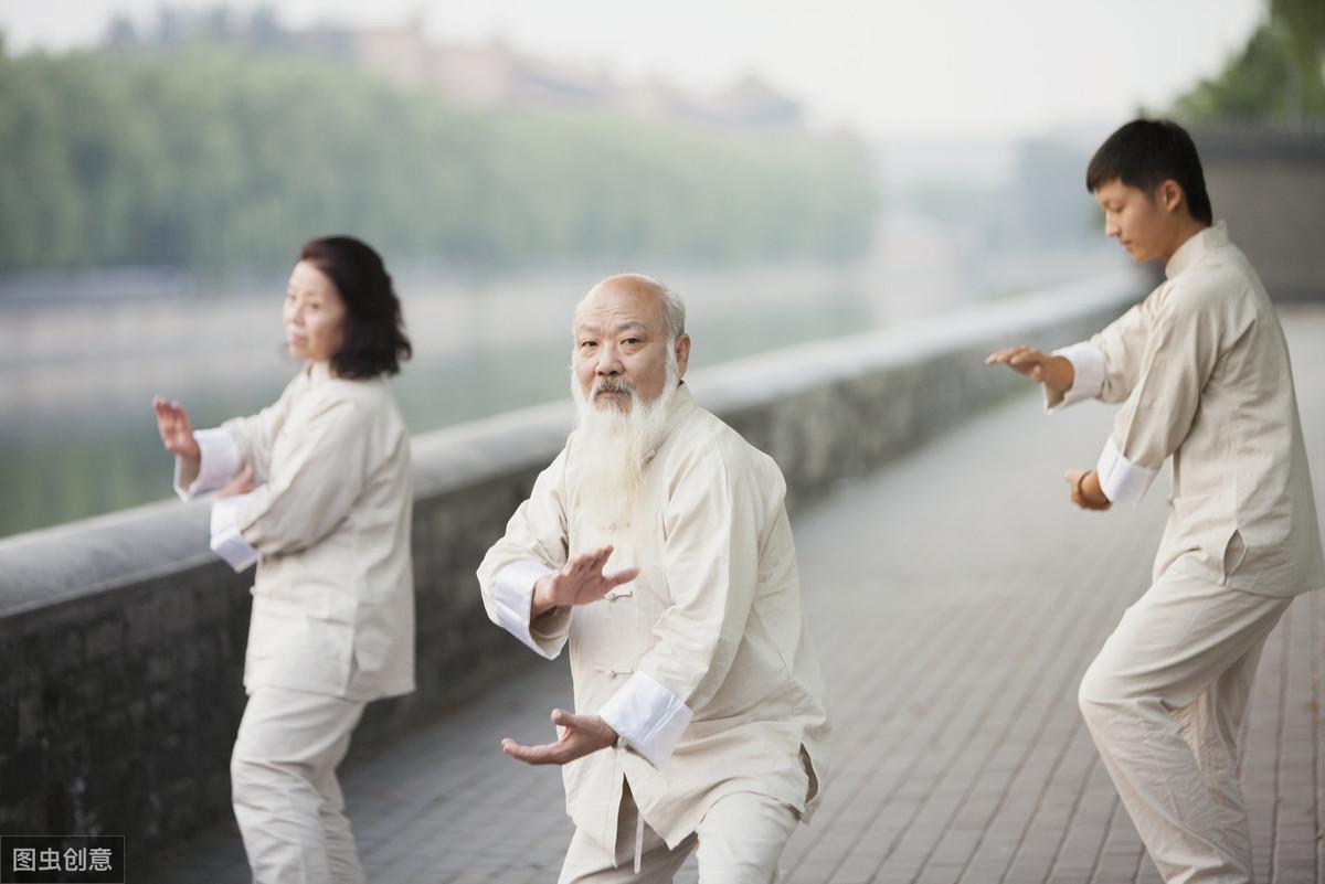 談談太極拳的抻筋拔骨和鍛煉性的抻筋拔骨有何不同？