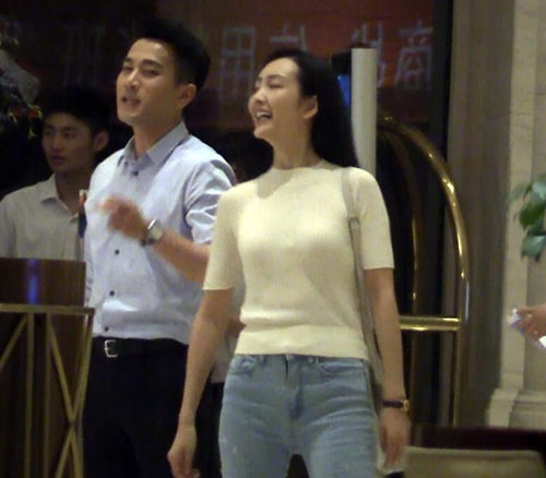 劉愷威與王鷗約會穿短褲圖 王鷗與劉愷威親密過程揭秘