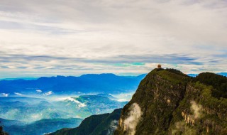 峨眉山的最高峰是哪 峨眉山的最高峰是哪個山峰