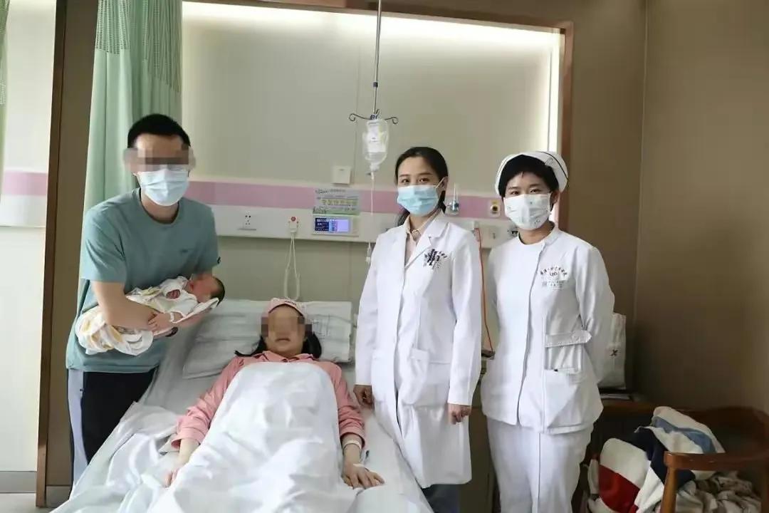 武漢夫妻誕下“鏡面寶寶”，出現概率僅百萬分之一，孩子身體健康