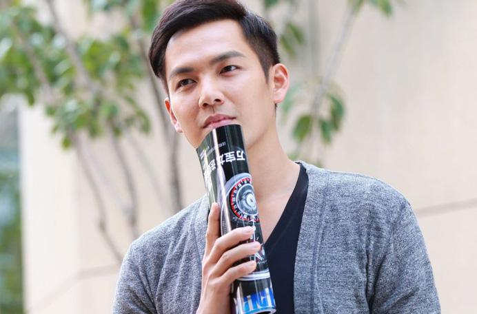 為什么都說鐘漢良人品差 鐘漢良和妻子謝易樺合影曝光