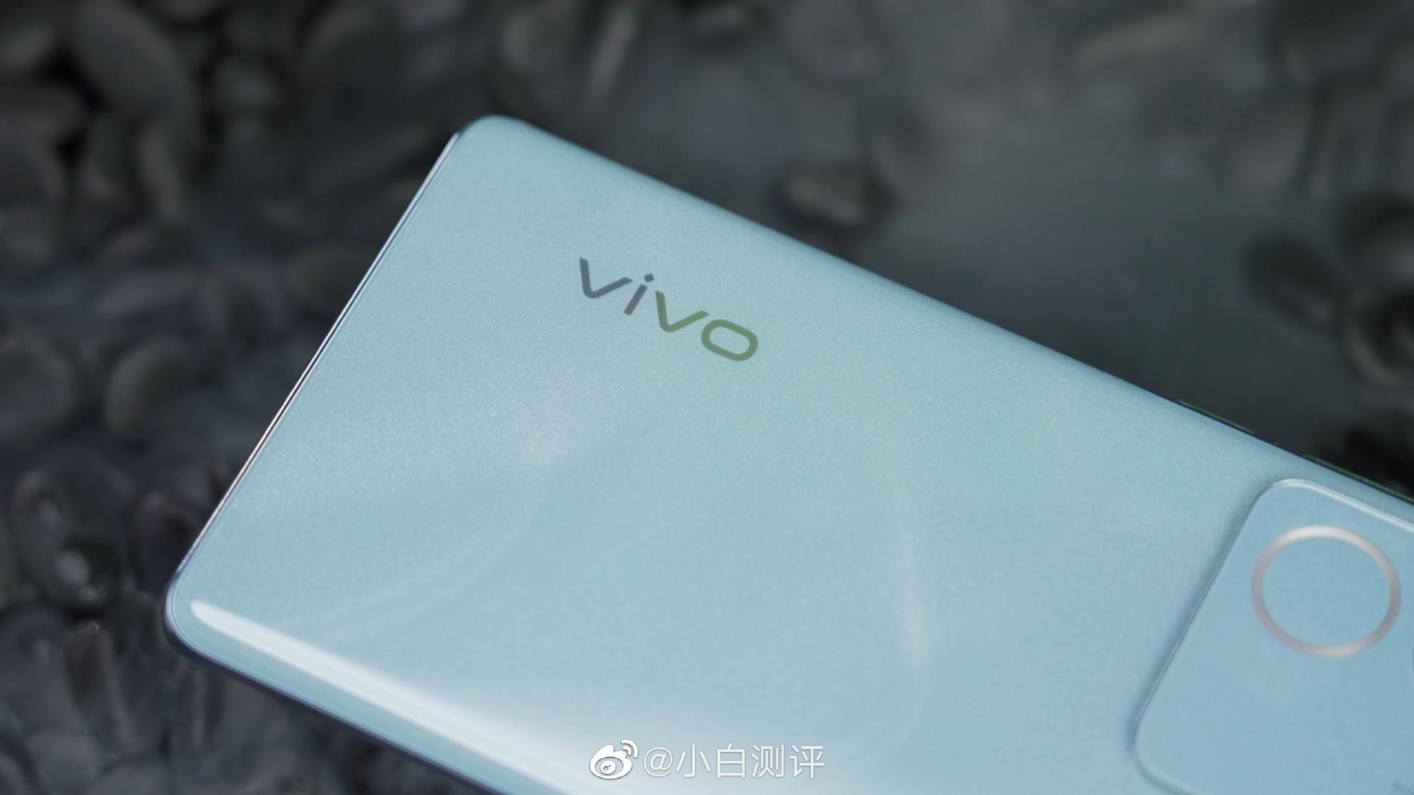 超震撼的自流體視覺工藝，vivo S17系列山海青簡直王炸