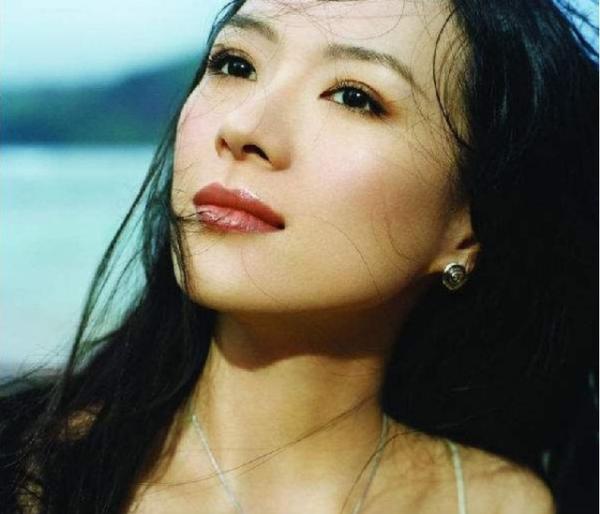 成龍跟章子怡的關系不為人知的真相 房祖名和章子怡又有什么關系