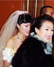 章子怡哥哥章子男老婆殷旭個人資料及近況和圖片