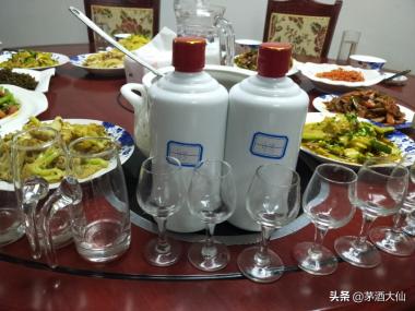 為什么喝醬香酒要配礦泉水？