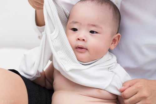寶寶一般多大會自己穿衣服 孩子什么時候自己穿衣服