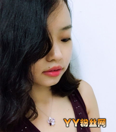 伊一有什么身份背景嗎 伊一個人資料及圖片介紹