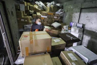 必須取消驛站等代收點，專家建議，所有快遞必須無條件上樓