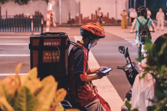 高達9元，麥當勞、肯德基的配送費為何降不下來？背后原因有哪些？