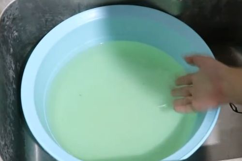 白衣服洗完為什么發藍 白衣服洗完發藍的原因