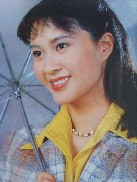 于明加老公胡俊個人簡歷(于明加老公胡俊的照片 結婚照)
