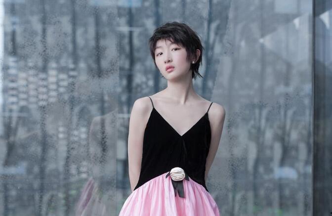 周冬雨個人資料身高多少呢(周冬雨個人資料多高 身高體重)