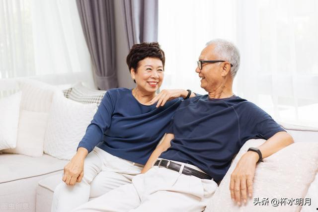 公公婆婆退休前是大學教授，他們只出錢不愿帶娃做飯怎么辦？